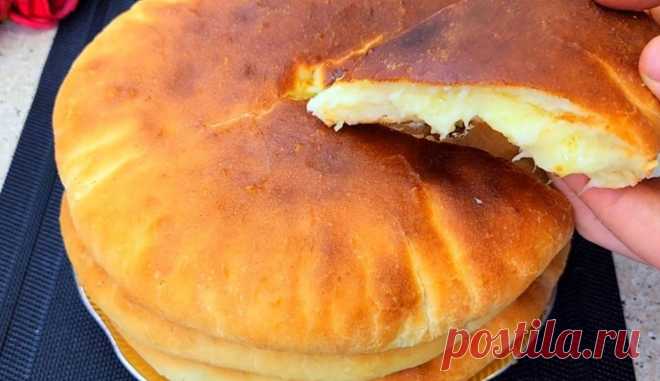 Так готовили царям. Рецепт, который чудом дожил до наших дней: нежный картофельный пирог Картофельные пироги — классика современной кухни. Причем нельзя назвать данную выпечку традиционной или исторической. Дело в том, что картофель в Европу был завезен в XVI веке. Но, даже после появления на территории европейских стран, долгое время овощ был лишь декоративным растением. Употреблять пищу и тем более класть в пироги картофель стали сравнительно недавно — в […]