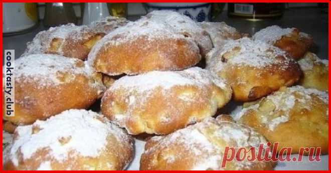 Булочки из яблок к чаю 

Сегодня предлагаем вам приготовить вкусные булочки с яблоками. Любите выпечку яблоками? Тогда надеваем фартук и за дело. Продукты:

4 яблока, порезать мелкими кубиками



500 гр муки



120 гр сахар…