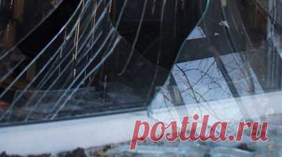 В ЛНР погибла пенсионерка при ударе ВСУ по её дому. Правительство ЛНР сообщило о гибели пенсионерки в Зимогорье при ударе беспилотника ВСУ по дому пожилой женщины. Читать далее