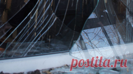 В ЛНР погибла пенсионерка при ударе ВСУ по её дому. Правительство ЛНР сообщило о гибели пенсионерки в Зимогорье при ударе беспилотника ВСУ по дому пожилой женщины. Читать далее