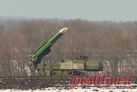 Польша заявила о расширении военной помощи Украине. Варшава заявила о расширении пакета военной помощи Украине. В ближайшее время она передаст Киеву советские зенитные орудия С-60 и 70 тысяч снарядов к ним. Данная установка была разработана в 1940-х годах и может поражать целина высоте до 5 тысяч метров, а также легкобронированную бронетехнику.