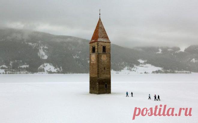 Церковь в озере, Италия