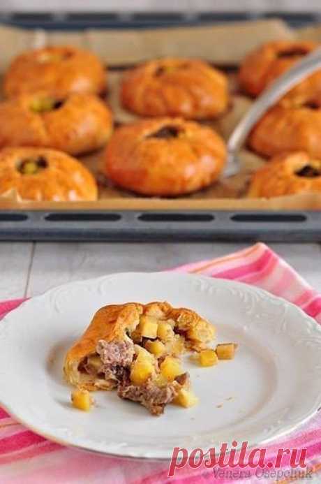 Вак балиш (маленькие пироги с мясом и картошкой).