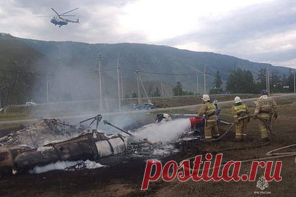 Очевидец рассказал о крушении вертолета Ми-8 на Алтае. При посадке вертолет Ми-8, который потерпел крушение в селе Тюнгур на Алтае, задел столб. Об этом рассказал очевидец крушения, который работает на близлежащей туристической базе «Байры», его слова передает РЕН ТВ. Он добавил, что пострадавших эвакуировал вертолет, который находился на турбазе.