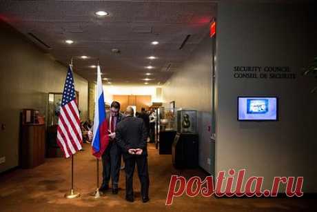 В США конфликт с Россией объяснили мифами и архетипами. Бывшие советники госсекретаря США по политическому планированию при администрации Барака Обамы Майкл Киммейдж и Джереми Шапиро заявили в своей колонке для Foreign Affairs, что напряженность и конфликты между Россией и США породили об обеих странах множество мифов, на которых теперь и строятся их отношения.
