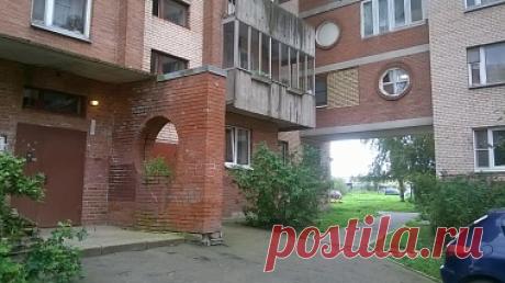 Продажа двухкомнатной квартиры квартиры Петергоф г. Чебышевская ул., (122)   Петродворцовый район г.Петергоф. Дом кирпич 1983 г.п. Квартира с хорошими параметрами общ.пл 62 кв.м, комнаты изолированные, c большим угловым застекленным балконом 5,4 кв.м со стороны кухни и дополнительным помещением 6,2 кв.м терраса (оборудована жилая комната). Квартира в хорошем состоянии, в комнатах пол паркет, на кухне и в прихожей пол линолиум, ванна и туалет в кафеле, на кухне потолок натя...
