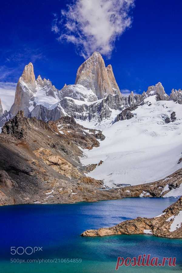yekaterhina:
“Laguna de los Tres by intrepidphotos
”