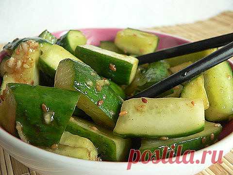 Огурцы по-корейски. 

Продукты для салата: огурцы 1 кг, соевый соус 2 ст.л., масло растительное 2 ст.л., чеснок дольки 3 шт., уксус столовый 1 ст.л., кунжут 1 ст.л., перец чили молотый 1 щепотка. Огурцы тщательно моем, если шкурка жесткая можно очистить. Режим их на брусочки или кружочки. Посыпаем солью, хорошо перемешиваем и даем пустить сок в течении 20 мин. Через 20 минут, сливаем выделившийся сок, и добавляем острый перец, уксус и соевый соус.