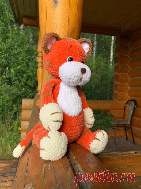 PDF Тигруля крючком. FREE crochet pattern; Аmigurumi animal patterns. Амигуруми схемы и описания на русском. Вязаные игрушки и поделки своими руками #amimore - плюшевый тигр, большой тигрёнок из плюшевой пряжи, котик, кот, кошечка, кошка, котенок.