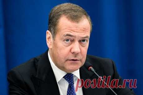 Медведев рассказал о шансах Украины сохранить государственность. Если от Украины в результате происходящего что-то останется, то такое государство будет иметь шансы сохраниться, хотя и не очень большие, заявил зампред Совбеза России Дмитрий Медведев. Он отметил, что в таком территориальном образовании может остаться «Лембергская область с центром в городе Лемберг».