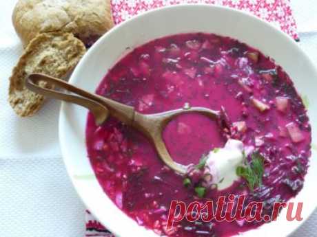 Окрошка со свеклой Окрошка – одно из популярных первых блюд русской кухни, но ее готовят во многих других странах. Рецепты этого кушанья разнообразны. Общих принципов два. Во-первых, окрошка подается холодной. Во-вторых, продукты, входящие в ее состав, измельчаются как можно сильнее...