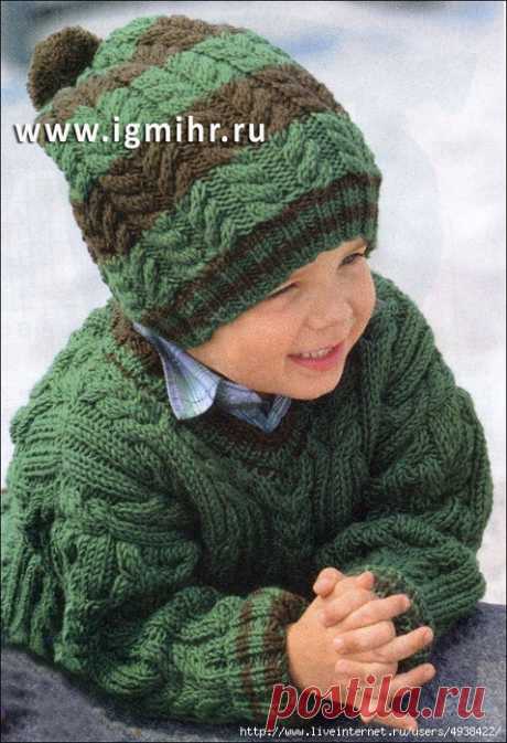 Зеленый пуловер и шапочка с косами для мальчика 2-8 лет. Спицы.