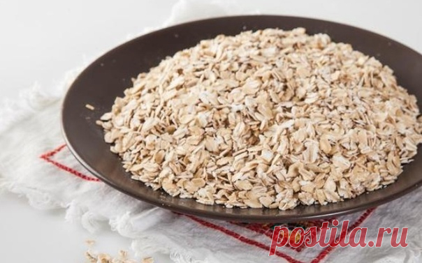 Овсянка от отеков и давления

Есть очень простой способ! Чтобы избавиться от отеков и привести в норму давление покупаем в магазине хлопья геркулеса.

При покупке этого продукта есть один нюанс: обязательно смотрите чтобы на дне упаковки стояла цифра 1. Это означает, что эти хлопья самые крупные, и стараемся чтобы срок годности не превышал 6 месяцев — так полезнее.

На одну порцию берем 2 ст ложки хлопьев с верхом, промываем через дуршлаг в проточной воде, заливаем 300 мл ...