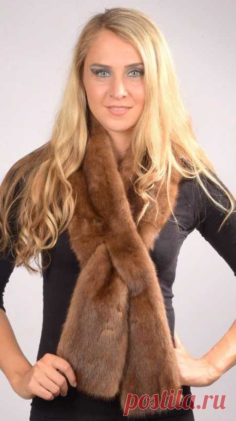 Sciarpa in pelliccia in autentico visone Scandinavo. Sciarpa lavorata artigianalmente a mano in Italia.  www.amifur.com