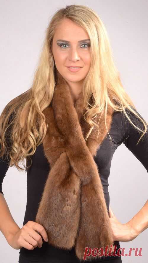 Sciarpa in pelliccia in autentico visone Scandinavo. Sciarpa lavorata artigianalmente a mano in Italia.  www.amifur.com