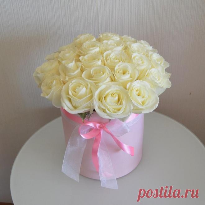 Белые розы в коробке купить с доставкой. Цветы в коробках.