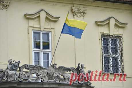 На Украине рассказали о постепенно выводящих деньги из страны инвесторах. Бывший министр экономики, торговли и сельского хозяйства Украины, действующий советник главы офиса украинского президента Владимира Зеленского Тимофей Милованов рассказал об инвесторах, постепенно выводящих деньги из страны на фоне неопределенности и нагнетания ситуации.