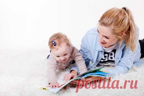 Пальчиковые игры для детей до года, 1-2 лет, 2-3 лети старше. Пальчиковые игры — это не только отличный способ развлечь малыша, пообщаться с ним и укрепить вашу связь, но и замечательный способ развития мозга и мелкой моторики. Многие не догадываются, что знаменитая «сорока-ворона», которая «кашу варила, деток кормила» — это раннее развитие, которое было придумано задолго до того, как о нем широко заговорили. Возможно, родители интуитивно чувствовали, что ребенку нужны пальчиковые игры.