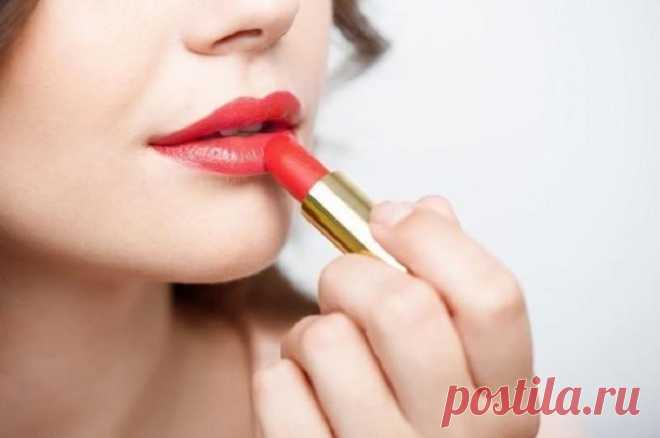 Помаду не покупаю, а делаю сама из натуральных компонентов: могу сделать десятки разных ее оттенков