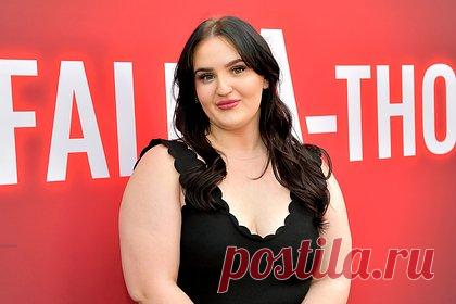 Визажистка с накладными ресницами в рекламе туши стала причиной скандала в сети. Визажистка Микайла Ногейра из Канады стала причиной скандала в сети. Так, девушка опубликовала видеообзор на тушь Telescopic Life бренда L’Oreal Paris. В начале ролика юзерша предстала перед камерой с макияжем. Однако, подписчики обвинили инфлюэнсершу в обмане, поскольку ресницы оказались накладными.