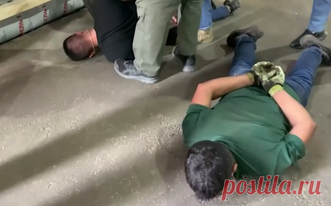 Задержание ФСБ членов картеля «Кали» за попытку провоза кокаина. Видео. Федеральная служба безопасности (ФСБ) и таможня задержали двух членов колумбийского картеля «Кали» при попытке провезти кокаин из Южной Америки через Россию в ЕС.