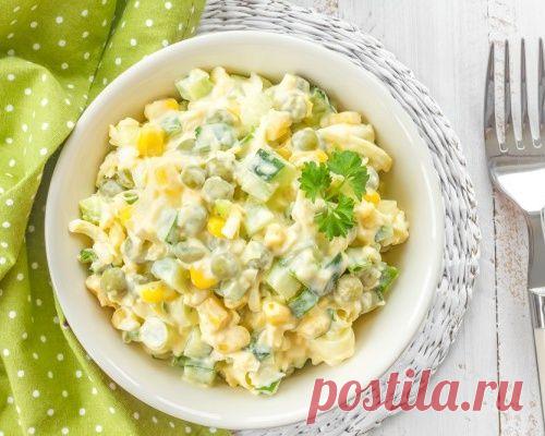 Салат с кукурузой и зеленым горошком