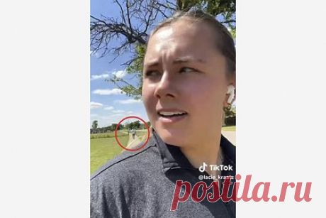 Девушка заметила подозрительного преследователя и нашла способ скрыться от него. Пользовательница TikTok во время пробежки сняла на видео подозрительного преследователя. По словам девушки, незнакомец то бежал навстречу, то следовал за ней на расстоянии более полутора миль (около 2,5 километра --прим. «Лента.ру»). Ролик девушки набрал 3,5 миллиона просмотров.