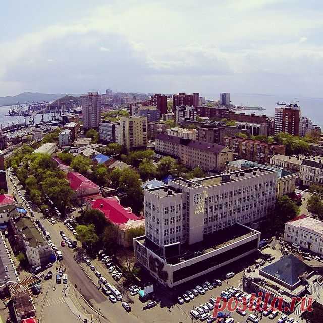 Над Владивостоком. В кадре Управление Федеральной Почтовой связи Приморского края ________________________________________ #Владивосток #Vladivostok #VDK #ВДК #городуморя #видсверху #beautiful #Vladivostok_beautiful #AerialPhotography #Аэросъёмки #Квадрокоптер #QuadCopter #DJI #Phantom #Аэросъёмки #sunny #Эгершельд #ПочтаРоссии #RussianPost #Mail #ФГУП #Приморье #Primorye #ПриморскийКрай #Хабаровск #Россия #Russia