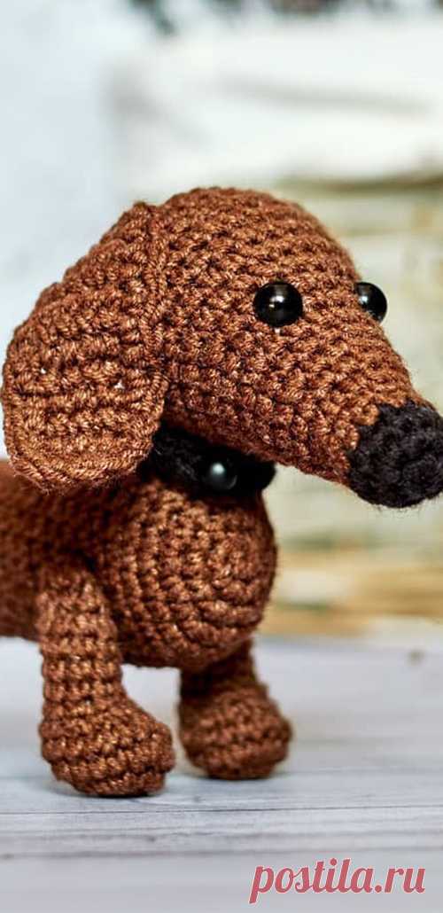 PDF Такса крючком. FREE crochet pattern; Аmigurumi animal patterns. Амигуруми схемы и описания на русском. Вязаные игрушки и поделки своими руками  #amimore - такса, собака, пёс, собачка, щенок, пёсик.
