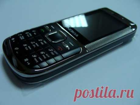 ТАЙНЫ МОБИЛЬНОГО ТЕЛЕФОНА.
В вашем мобильном телефоне существует несколько скрытых возможностей, о 
которых вы могли и не знать! Вот несколько функций...
....специально для экстренных случаев...
1 случай:
112 является номером, который можно набрать с мобильного телефона в случае чрезвычайной ситуации. Действует по всему миру. Находясь вне зоны приема вашей сети, в случае возникновения чрезвычайной ситуации Вы можете набрать 112, и телефон осуществит поиск аварийного номера...