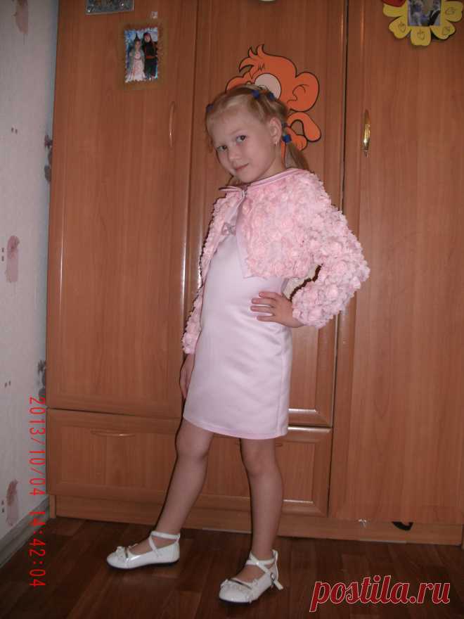 увидела  в журнале модель на взрослую женщину и решила сшить на мою дочу.