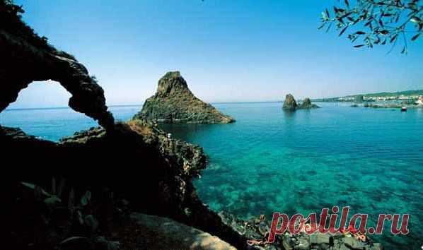 (3) Facebook