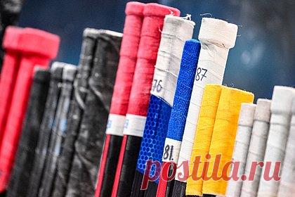 Россиянин убил хоккейной клюшкой распивавшего спиртное во дворе мужчину. Октябрьский районный суд Иркутска приговорил к восьми годам лишения свободы 31-летнего местного жителя, который убил хоккейной клюшкой распивавшего спиртное во дворе мужчину. Осужденный также должен возместить семье погибшего один миллион рублей. Мужчина в прошлом уже имел судимость.