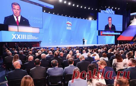 Медведев: с 2021 года предприниматели получили льготные кредиты почти на 5 трлн рублей. Председатель "Единой России" отметил, что партия старалась регулярно добиваться дополнительного бюджетного финансирования положений народной программы, когда это было крайне необходимо