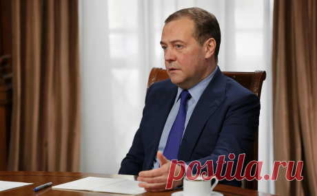 Медведев назвал «позорищем» обсуждение танков для Украины в Давосе. Заместитель председателя Совета безопасности России Дмитрий Медведев назвал позором обсуждение танков для Украины на Всемирном экономическом форуме (ВЭФ) в Давосе.