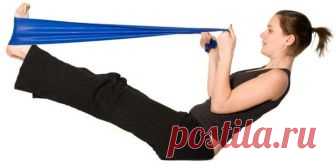 Эластичная лента: полное руководство + 25 упражнений!