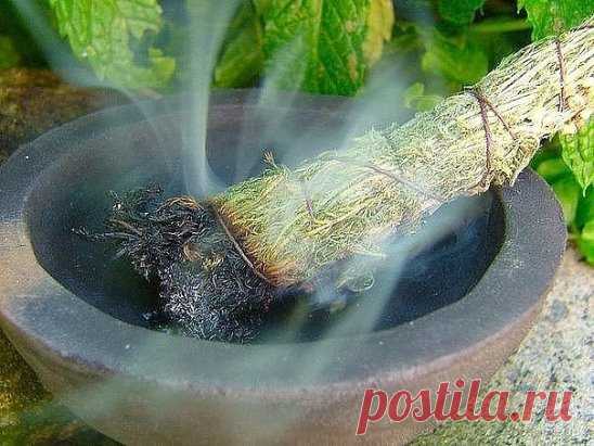 Создание доброй энергетики дома
Плохо, когда в доме нет никакой энергии, но когда он наполнен 
отрицательной энергетикой – ещё хуже. Это приносит не только усталость и
 раздражительность, ссоры и утечку денег, но и болезни и даже разрушение
 семьи. Вот почему дом необходимо время от времени очищать.
Как понять, что ваше жилище накопило отрицательную энергию и нуждается в
 