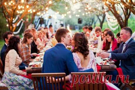Банкет или фуршет: что выбрать? Читать далее: weddywood.ru/banket-ili-furshet-chto-vybrat