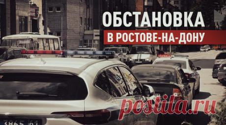 Обстановка в Ростове-на-Дону, где заключённые взяли в заложники двух сотрудников СИЗО — видео. На видео Ruptly — обстановка в Ростове-на-Дону, где заключённые СИЗО взяли в заложники оперативного сотрудника и инспектора-надзирателя. Обвиняемые вооружены ножом, пожарными топорами и резиновыми дубинками. Захват заложников готовился несколько месяцев. Движение транспорта ограничено в центре города на прилегающих к следственному изолятору улицах. Читать далее