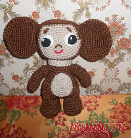 Чебурашка, связанный крючком.