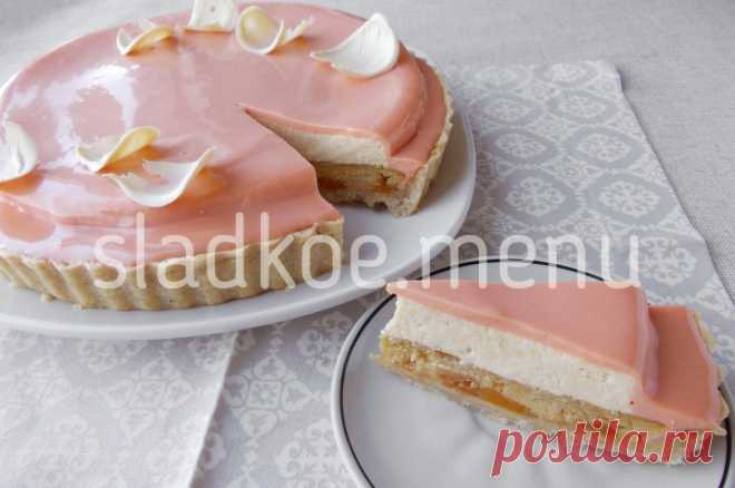 Тарт Цветок персика Яркий, незабываемый вкус этого десерта никого не оставит равнодушным. Ещё бы, тонкая песочная основа с фундуком, кусочки карамелизированных персиков, запечённые в ...