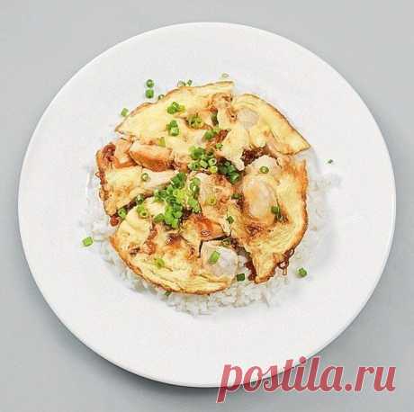 Как приготовить оякодон (японский омлет с рисом и курицей) - рецепт, ингридиенты и фотографии