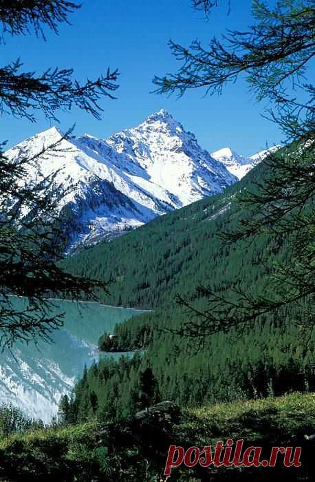 BlueSkyTraveler | Travel Writer & Photographer сохранил(а) Пин на доску «Russia Travel Inspiration».  Altai Mountains - Siberia, Russia SIBERIA  |  Pinterest • Всемирный каталог идей