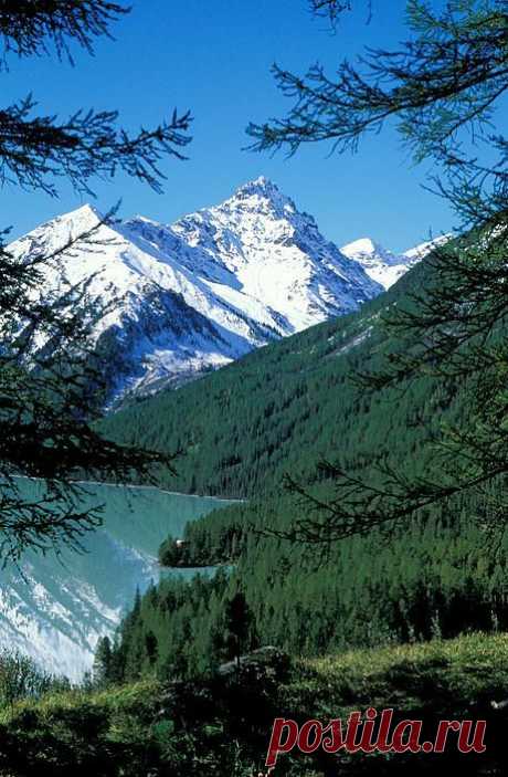 BlueSkyTraveler | Travel Writer &amp; Photographer сохранил(а) Пин на доску «Russia Travel Inspiration».  Altai Mountains - Siberia, Russia SIBERIA  |  Pinterest • Всемирный каталог идей