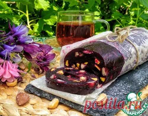 Мармеладно-ореховый рулет из черной смородины – кулинарный рецепт