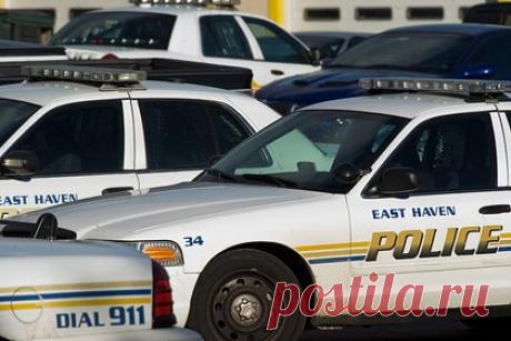 Сбежавшего заключенного поймали в день его рождения. В США 31-летнего заключенного Форенза Мерфи поймали после побега из тюрьмы, когда он праздновал свой день рождения. 8 августа Мерфи сбежал из исправительного центра в штате Коннектикут, где отбывал четырехлетний срок по обвинению в грабеже. Его не удавалось задержать более месяца.