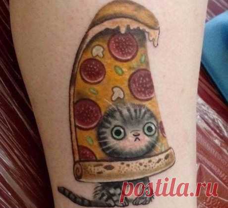 - Какую тату бить будем? - Я даже не знаю... Я котиков люблю... Пиццу там... - Ни слова больше!