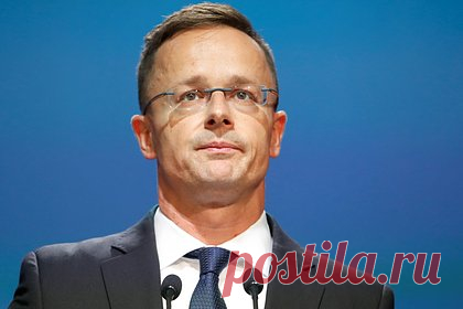 В Венгрии заявили о бессмысленности переговоров ЕС с Украиной. Решение Евросоюза начать переговоры с Украиной является бессмысленным и иррациональным, заявил глава МИД Венгрии Петер Сийярто. По его словам, ни у кого нет представления о том, какие могут быть последствия такого шага. «Это решение, от которого лучше устраниться», — добавил он.