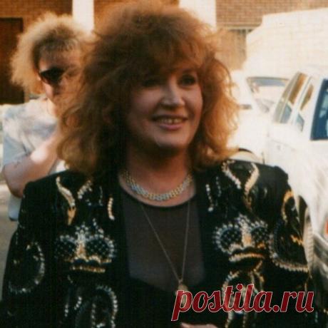 На изображении может находиться: один или несколько человек