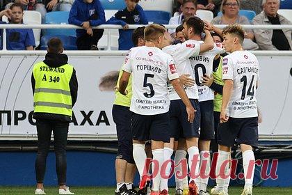 «Крылья Советов» обыграли аутсайдера РПЛ. Самарские «Крылья Советов» обыграли «Сочи» в матче 17-го тура Российской премьер-лиги. Встреча прошла в Сочи и завершилась победой гостей со счетом 2:0. На 71-й минуте счет открыл нападающий Роман Ежов. На четвертой добавленной минуте пенальти реализовал форвард Бенхамин Гарре.